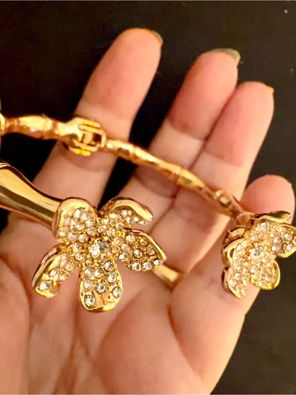 Lilly Pulitzer Bracelet “Beach Club Blooms” GOLD CRYSTAL FLOWER⭐️NWT Hinge Cuff - Picture 7 of 16